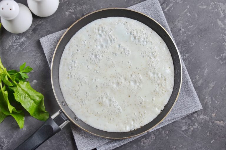 Step 3 - Spinach, Tomato and Feta, Egg White Omelet