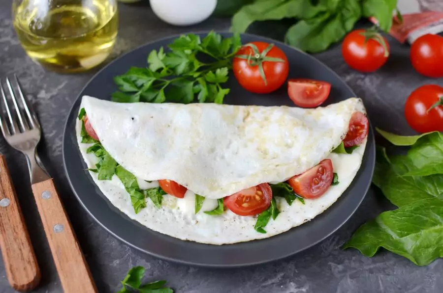Spinach, Tomato and Feta, Egg White Omelet