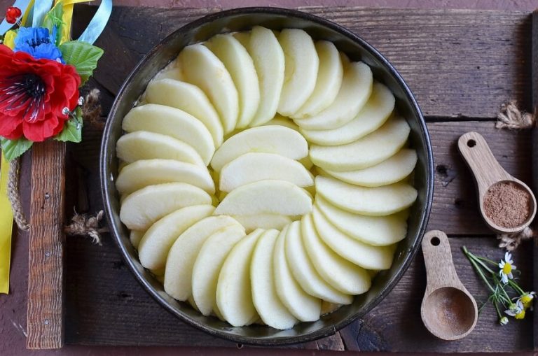 Step 6 - Ukrainian Apple Cake (Yabluchnyk)