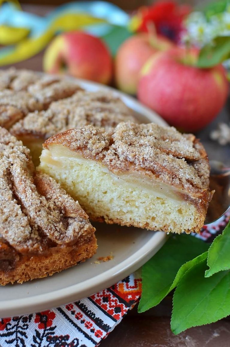 Ukrainian Apple Cake (Yabluchnyk) Recipe Cook.me Recipes