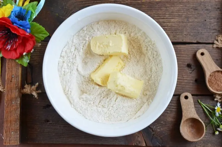 Ukrainian Apple Cake (Yabluchnyk) recipe - step 3