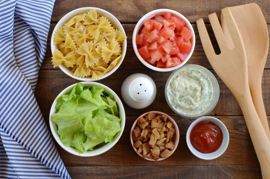 Ingridiens for BLT Pasta Salad
