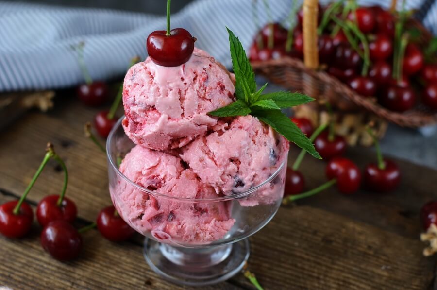 Cherry Cheesecake Frozen Yogurt Recipe-How To Make Cherry Cheesecake Frozen Yogurt-Delicious Cherry Cheesecake Frozen Yogurt