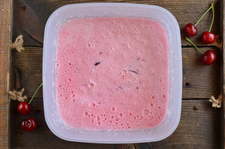 Cherry Cheesecake Frozen Yogurt Recipe Cook.me Recipes