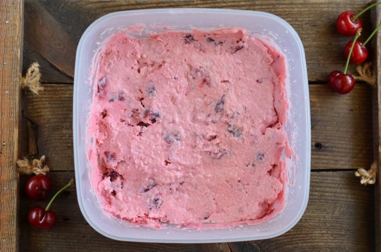 Cherry Cheesecake Frozen Yogurt Recipe Cook.me Recipes