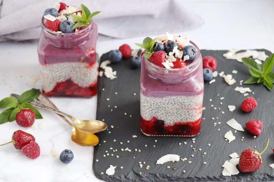 Chia, Acai and Strawberry Layered Breakfast Jar Recipe-Vegan Chia, Acai and Strawberry Layered Breakfast-Delicious Chia, Acai and Strawberry Layered Breakfast J