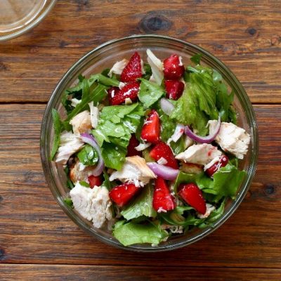 Healthy Chicken and Strawberry Salad recipe - step 2