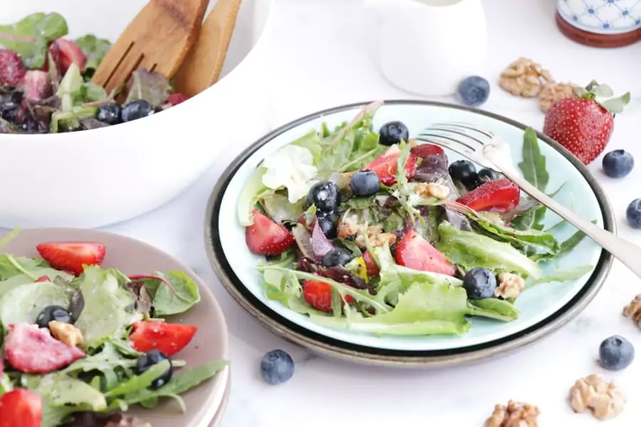 Healthy Berry and Walnut Salad Recipe-Berry and Walnut Salad-How to Make Healthy Berry and Walnut Salad