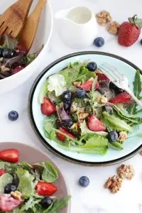 Healthy Berry and Walnut Salad