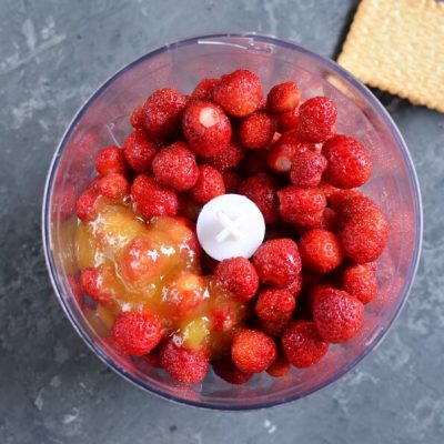 Healthy Strawberry Cheesecake Pops recipe - step 4
