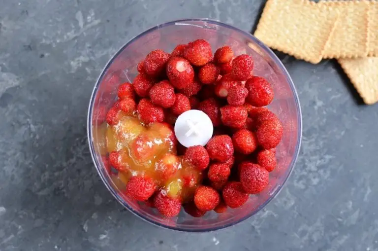Step 4 - Healthy Strawberry Cheesecake Pops