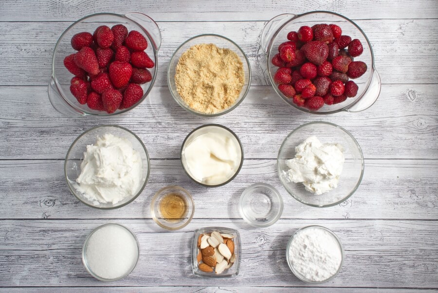 Ingridiens for Healthy Strawberry Parfaits
