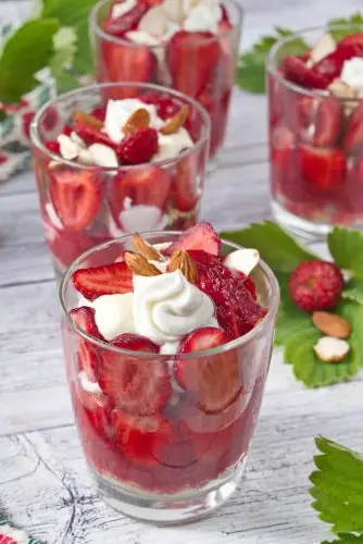Healthy Strawberry Parfaits
