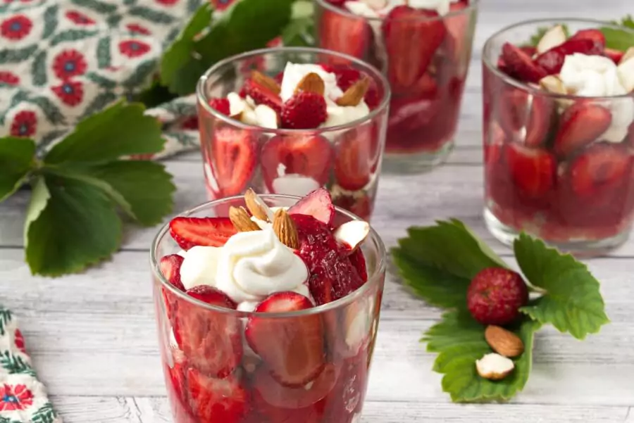 Healthy Strawberry Parfaits