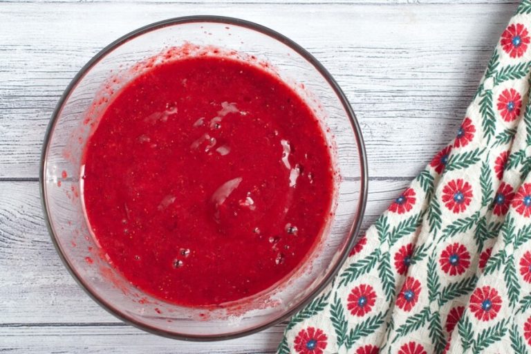 Step 1 - Healthy Strawberry Parfaits