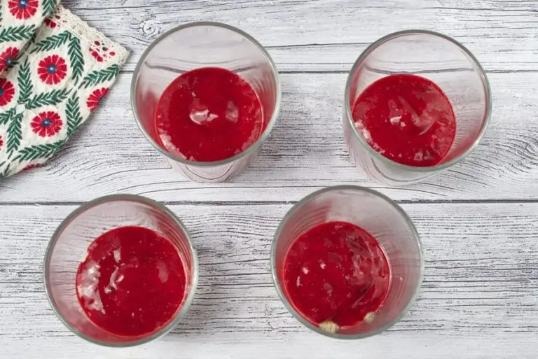 Step 4 - Healthy Strawberry Parfaits