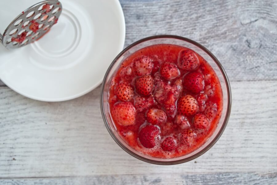 Old Fashioned Strawberry Shortcake recipe - step 1