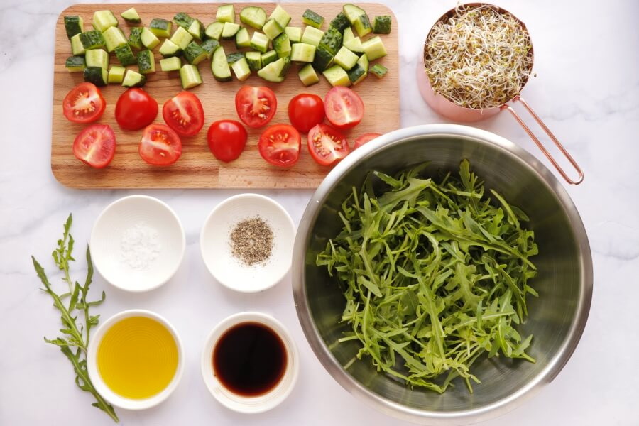 Ingridiens for Healthy Vegan Quick Rocket Salad
