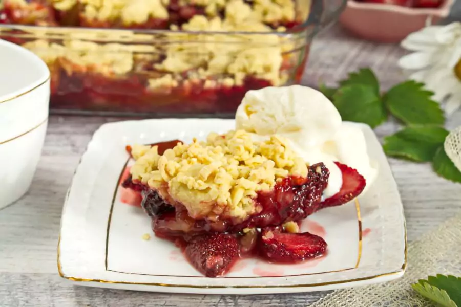 Rhubarb Strawberry Cobbler