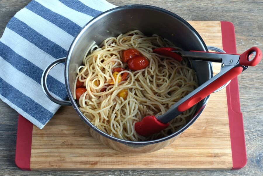 Roasted Cherry Tomato Sauce with Spaghetti recipe - step 5