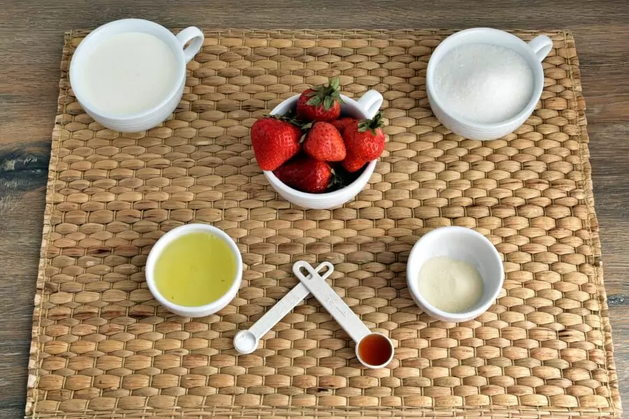 Ingredients for Fresh Strawberry Mousse