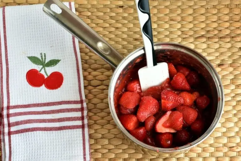 Step 4 - Sky-High Strawberry Pie