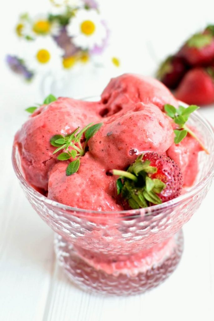 Strawberry Basil Frozen Yoghurt
