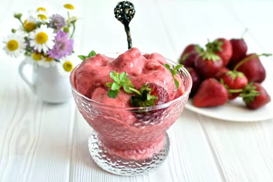 Strawberry Basil Frozen Yoghurt