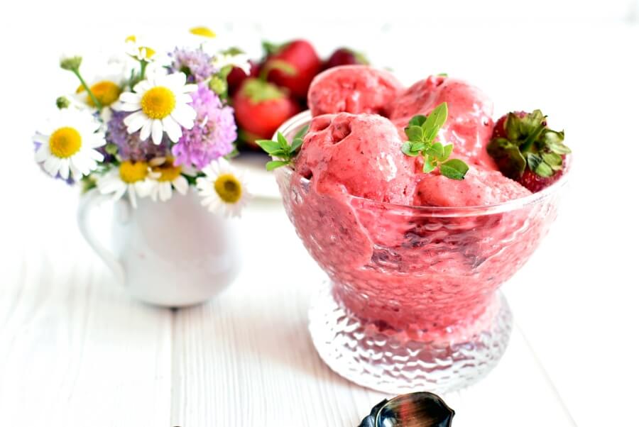 Strawberry Basil Homemade Frozen Yogurt Recipe-How To Strawberry Basil Homemade Frozen Yogurt-Delicious Strawberry Basil Homemade Frozen Yogurt