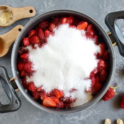 Strawberry Cordial Jam recipe - step 1