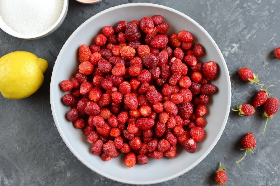 Strawberry Jam recipe - step 1