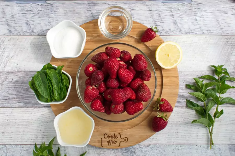 Ingredients for Strawberry Mojito Wine Popsicles