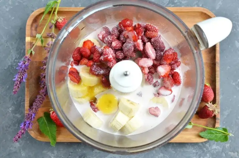 Step 1 - Vegan Coconut Milk Strawberry-Banana Pops