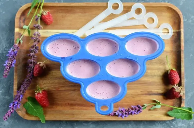 Step 3 - Vegan Coconut Milk Strawberry-Banana Pops