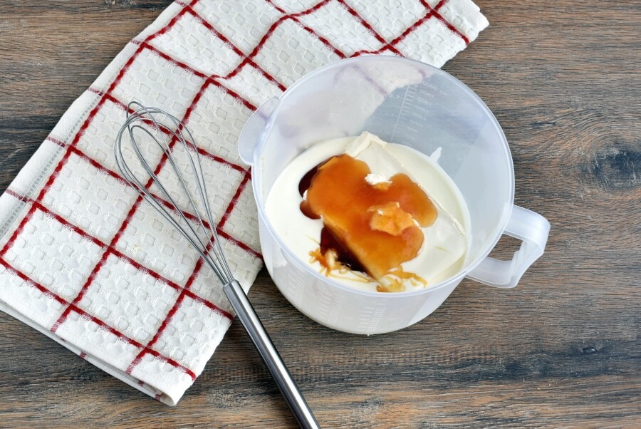 Yoghurt Cheesecake with Honey Roasted Apricots recipe - step 5
