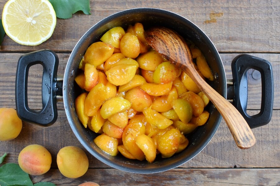 Apricot Amaretto Jam recipe - step 3