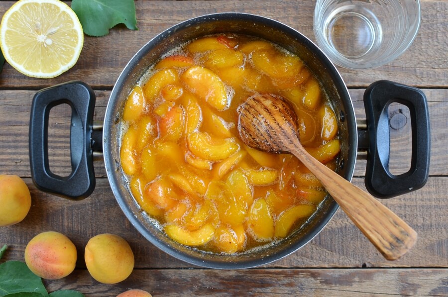 Apricot Amaretto Jam recipe - step 5