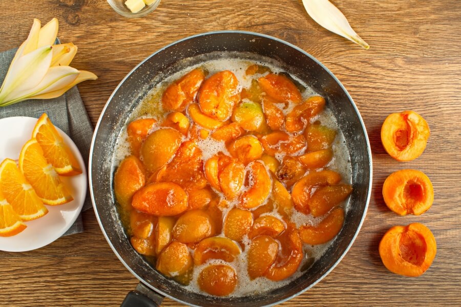 Apricot and Orange Blossom Jam recipe - step 2