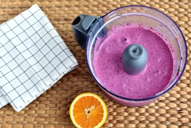 Berry and Beet Green Smoothie recipe - step 1