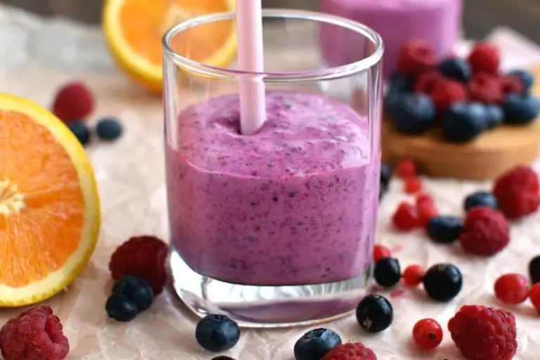 How to serve Berry and Beet Green Smoothie