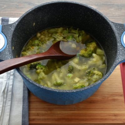 Broccoli Detox Soup recipe - step 2