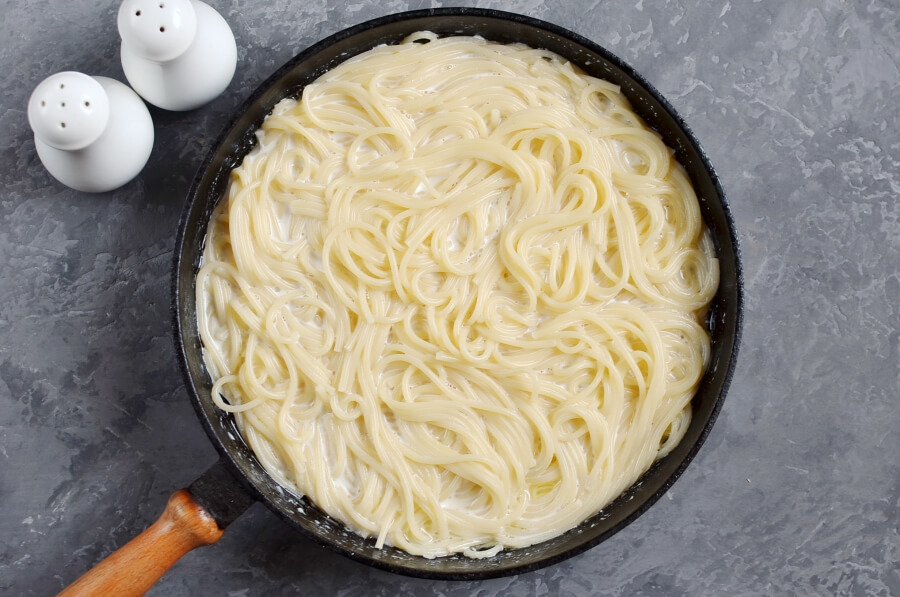 Creamy Three-Cheese Spaghetti recipe - step 4