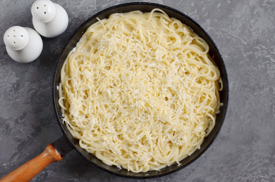 Creamy Three-Cheese Spaghetti recipe - step 5