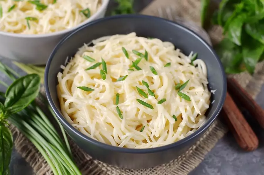 Creamy Three-Cheese Spaghetti