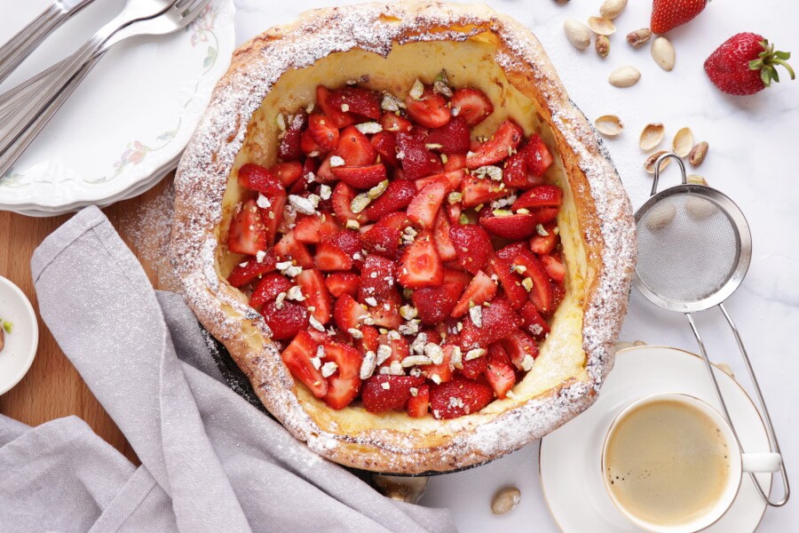 Dutch Baby with Strawberries and Pistachios Recipe-How to Make a Dutch Baby with Strawberries and Pistachios-Delicious Dutch Baby with Strawberries and Pistachios