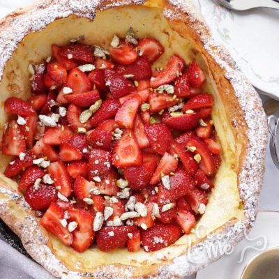 Dutch Baby with Strawberries and Pistachios Recipe-How to Make a Dutch Baby with Strawberries and Pistachios-Delicious Dutch Baby with Strawberries and Pistachios