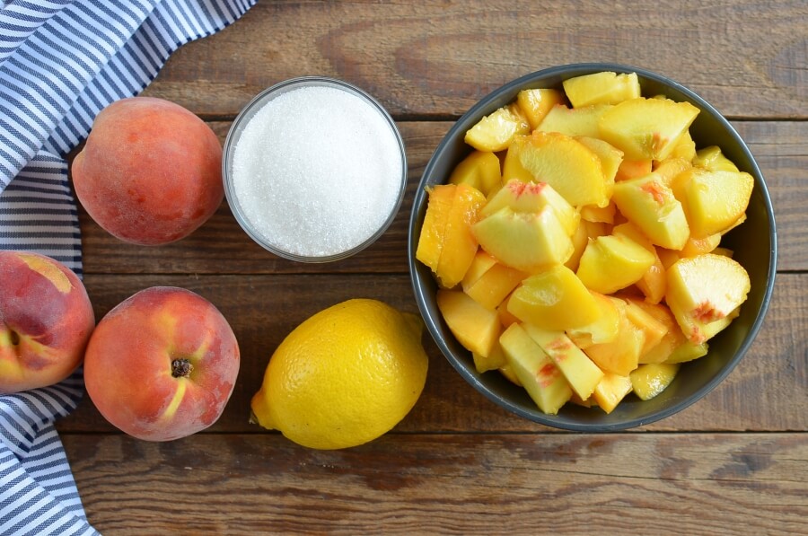 Ingridiens for Easy Homemade Peach Jam (No Pectin)