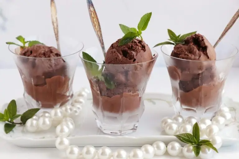 How to serve Fresh Mint Dark Chocolate Ice Cream