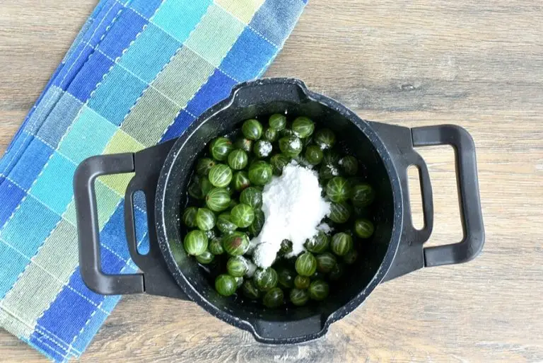 Step 3 - Gooseberry Tart