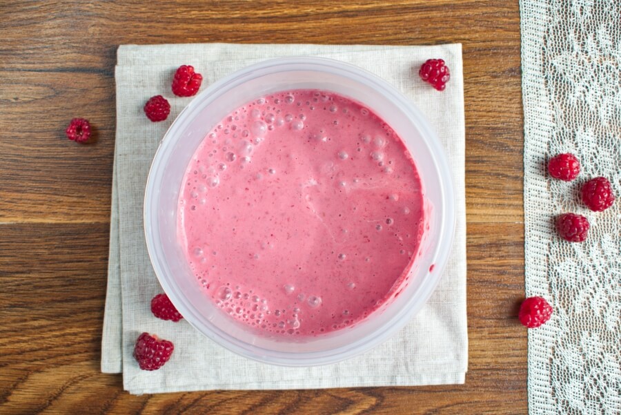 Healthy Raspberry Frozen Yogurt recipe - step 2